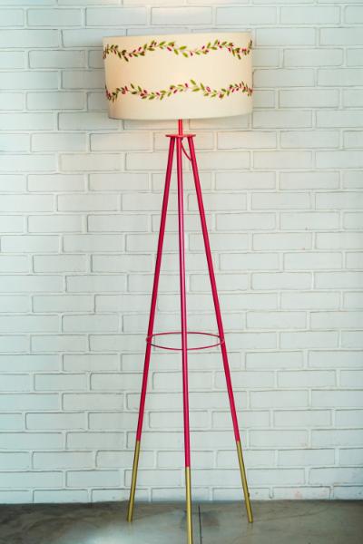Flamingo Tripod Lamp